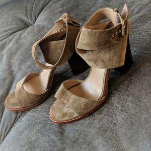 ⭐ Vince Camuto Signature Heels